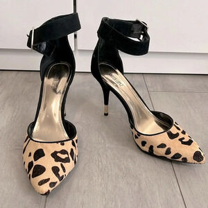 JLO NWOT Leopard Print Heels Gold Accent  Strap, Size 8.5